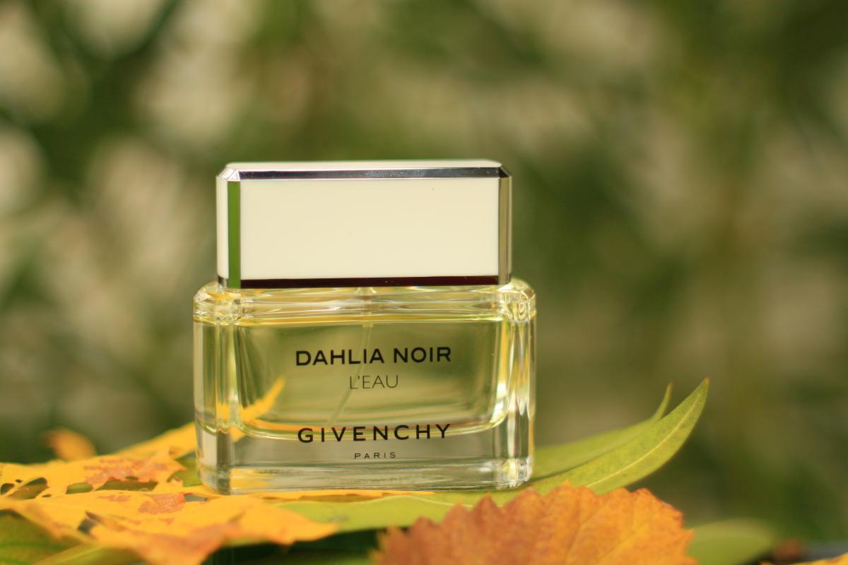 Dahlia Noir Leau Givenchy Parfum Un Parfum Pour Femme