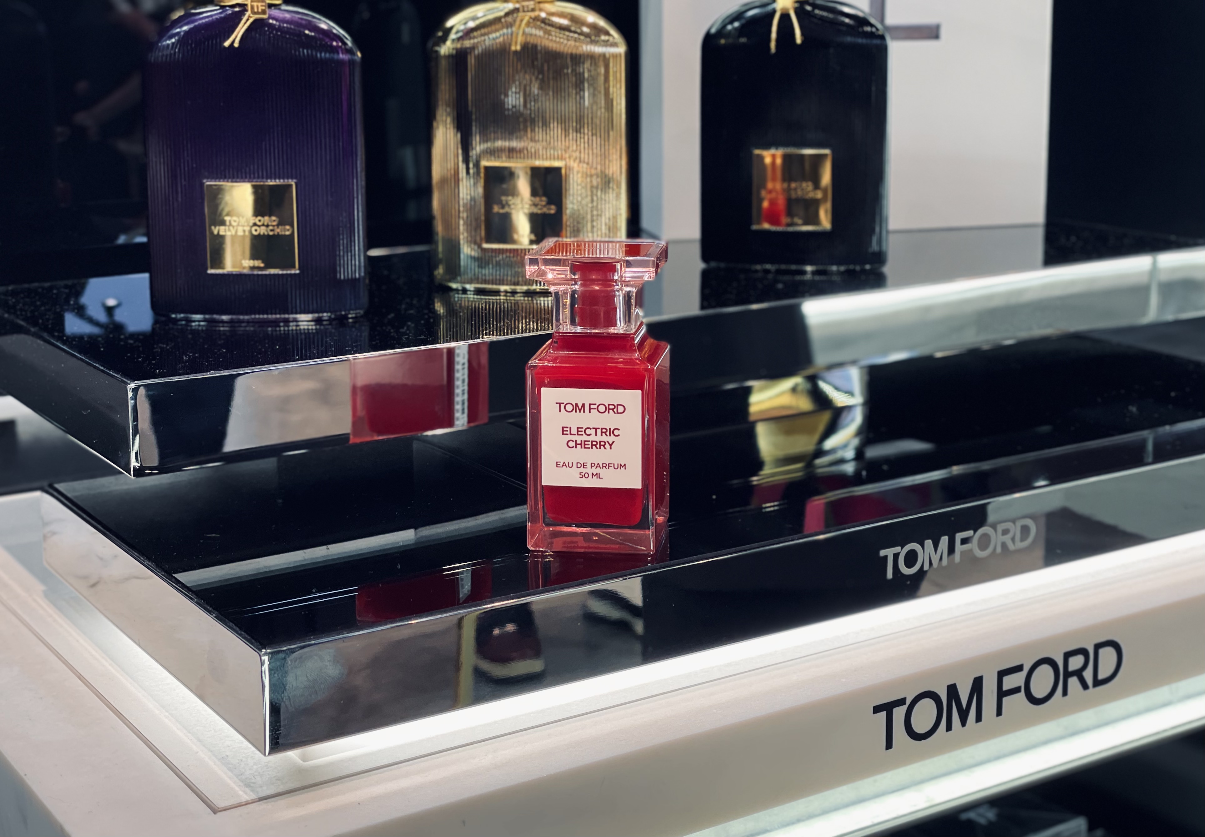 Tom Ford Electric Cherry: сосалка за 395 долларов ~ Обзоры ароматов