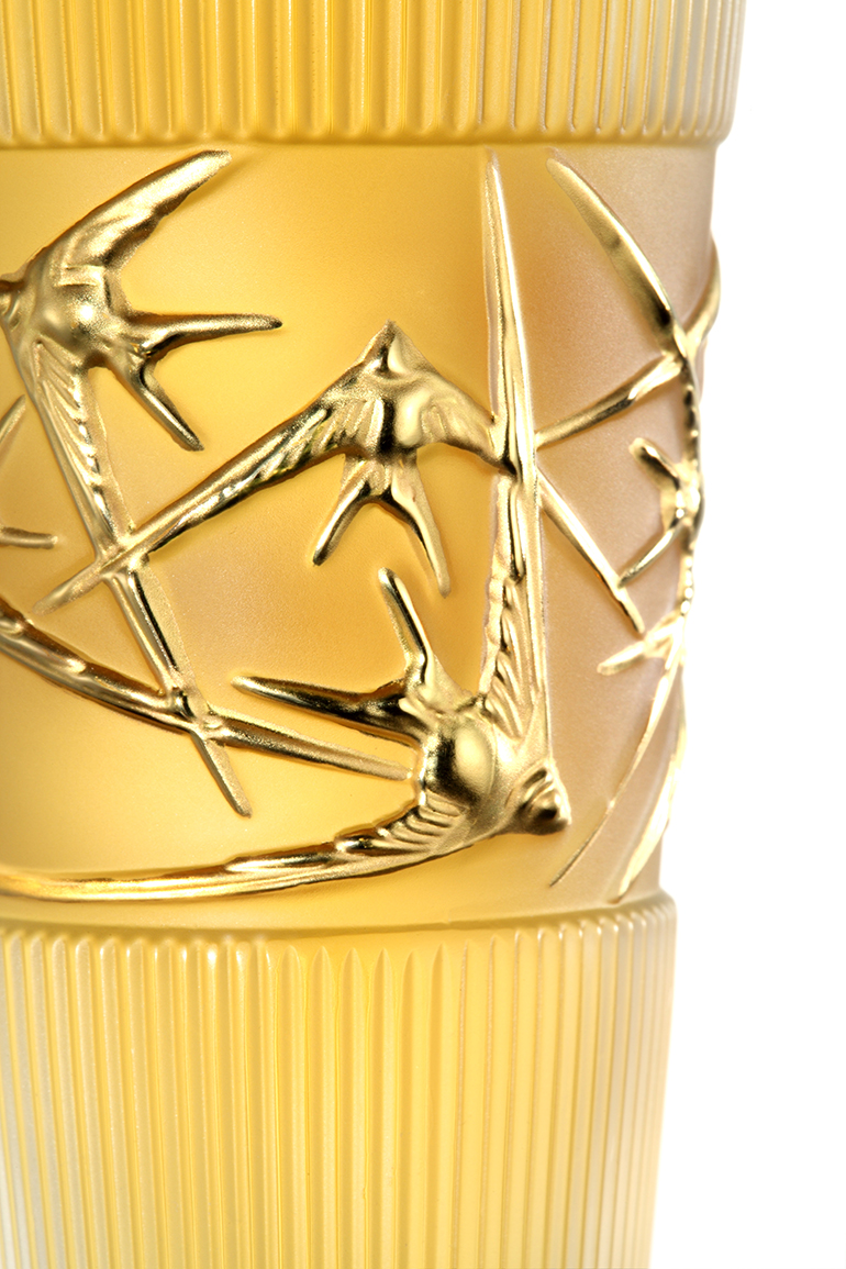 Swallow detail on the bottle