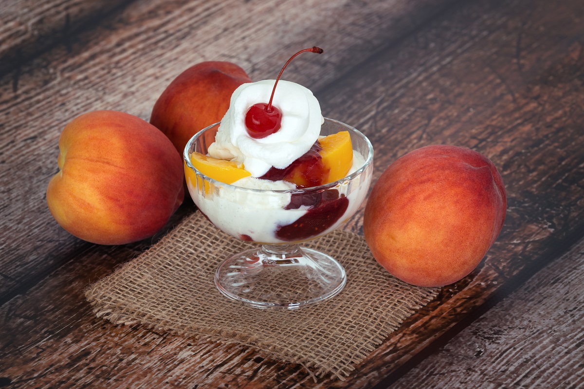 Peach Melba десерт