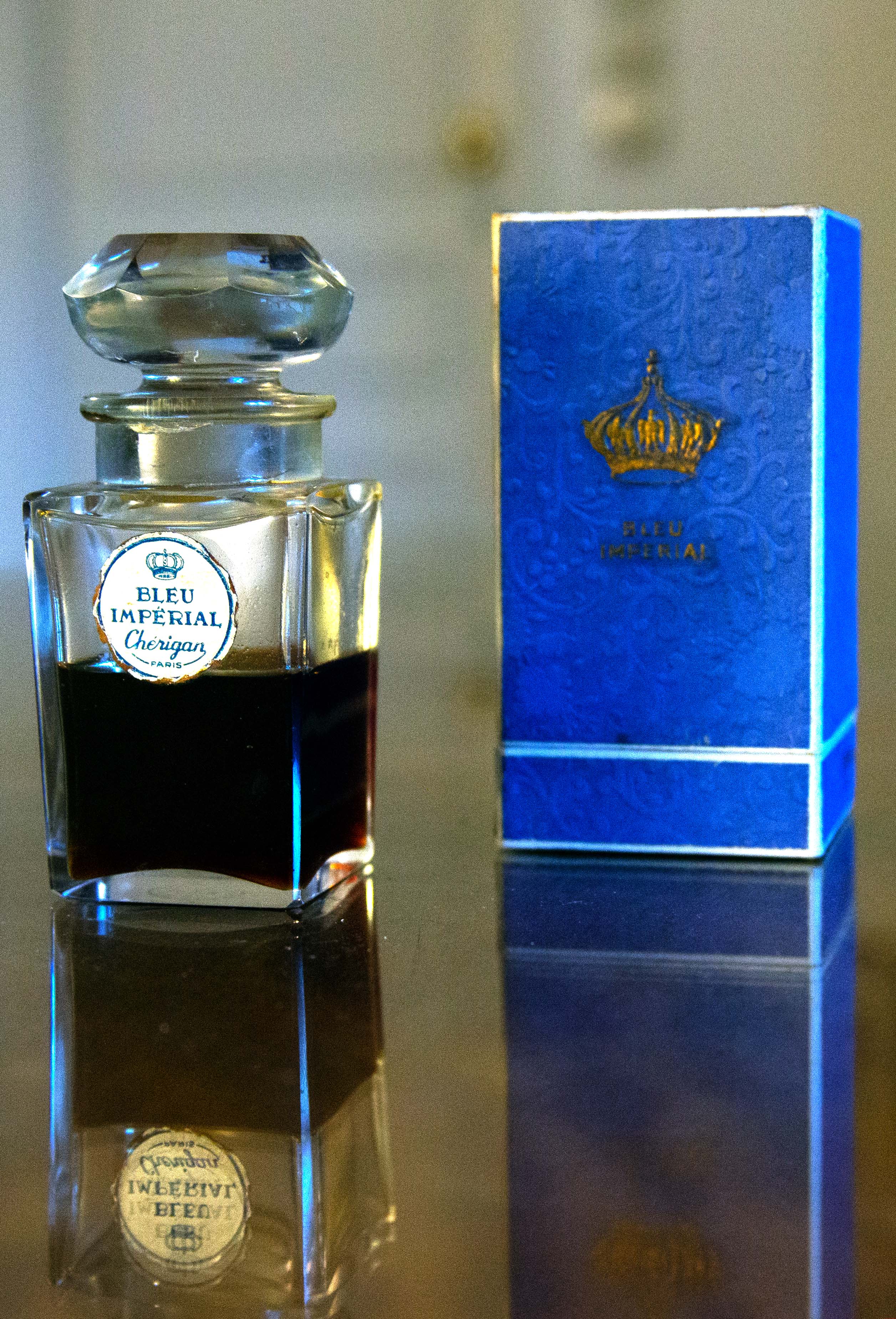 vintage Bleu Imperial Cherigan 