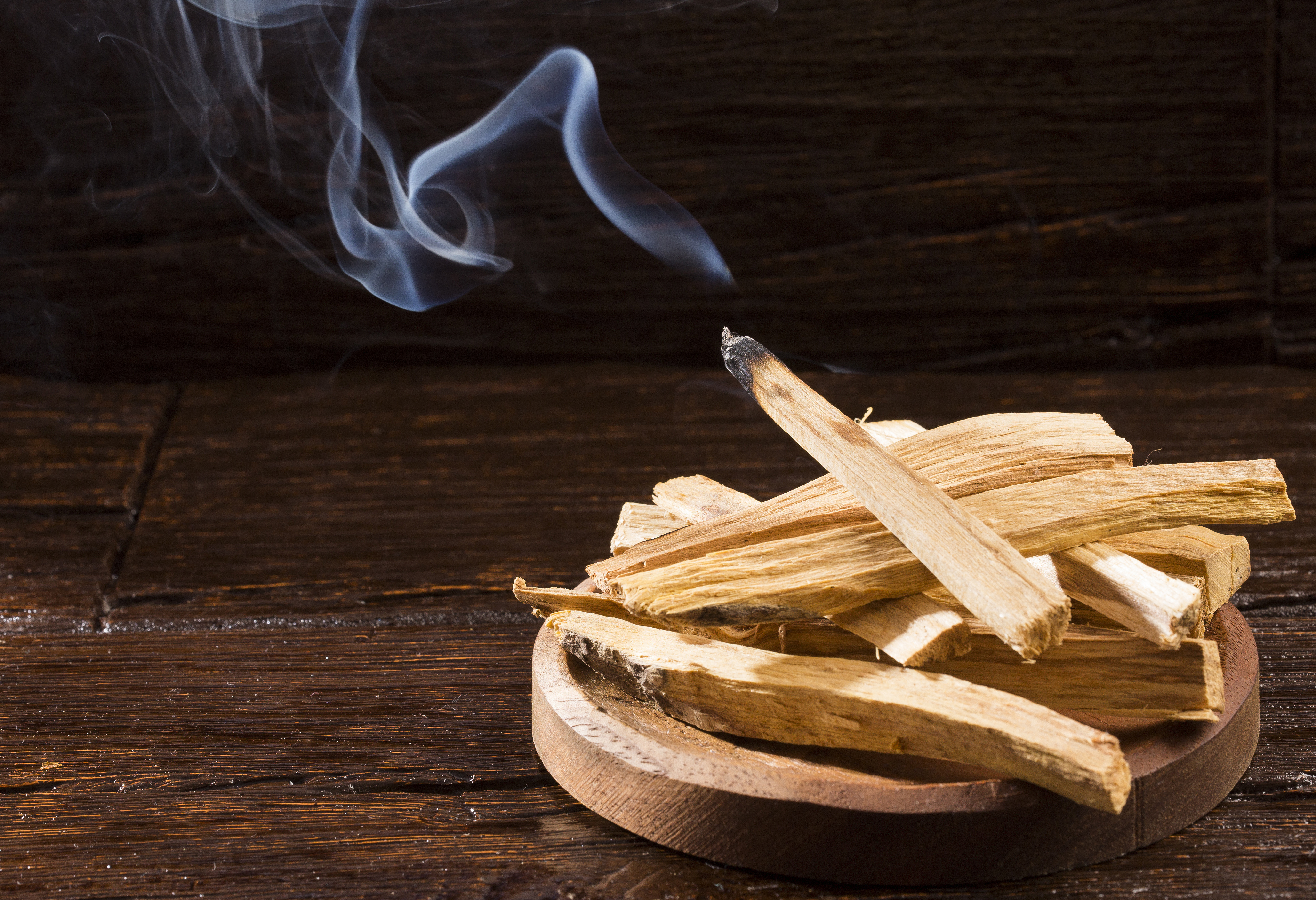 Паоло санто палочки. Благовония пало санто. Санта пауло. Бруски пало санто. Паоло санто дерево.