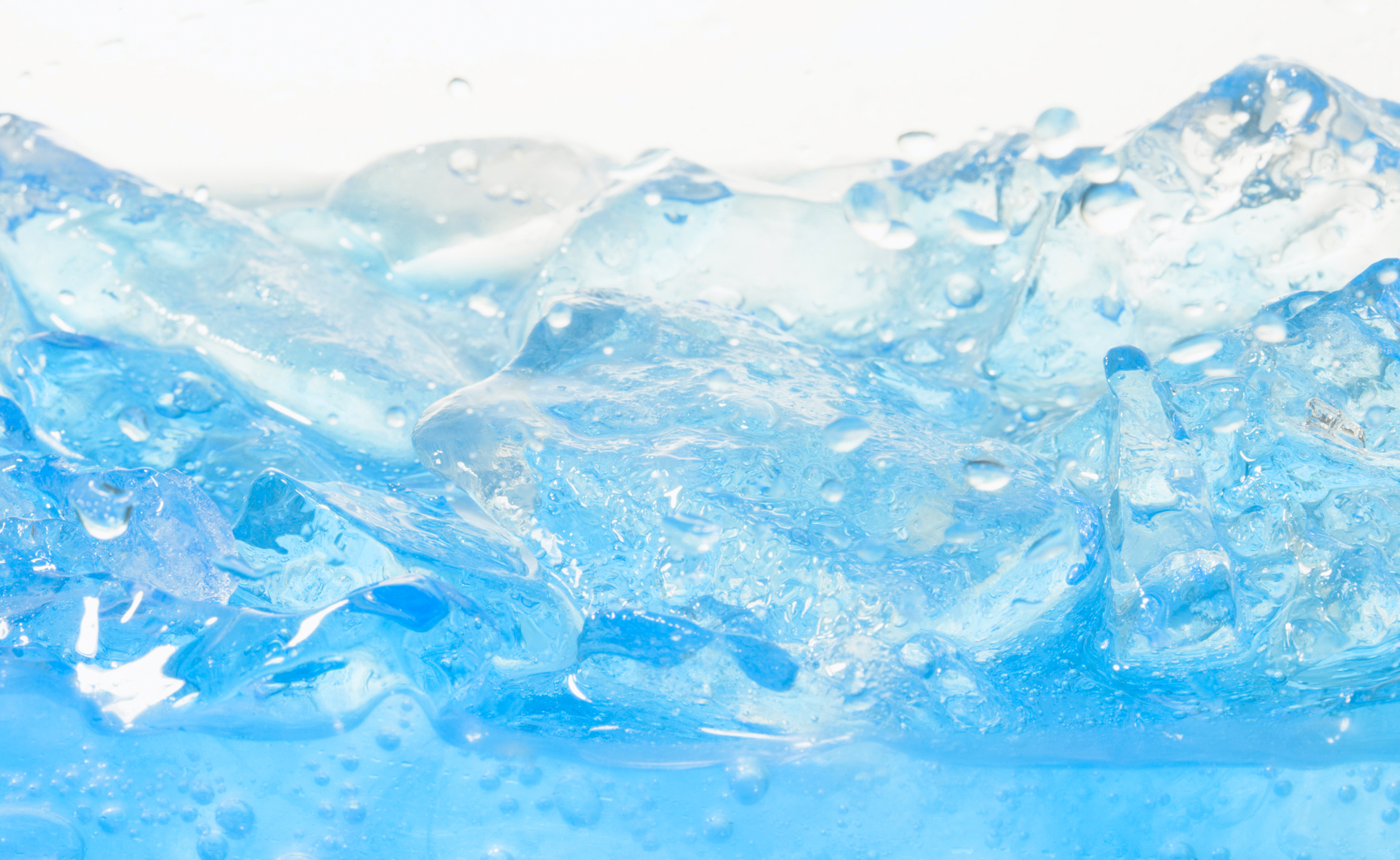 Решения по холодному вода. Вода фон. Водный фон. Голубой фон вода. Ледяная вода.