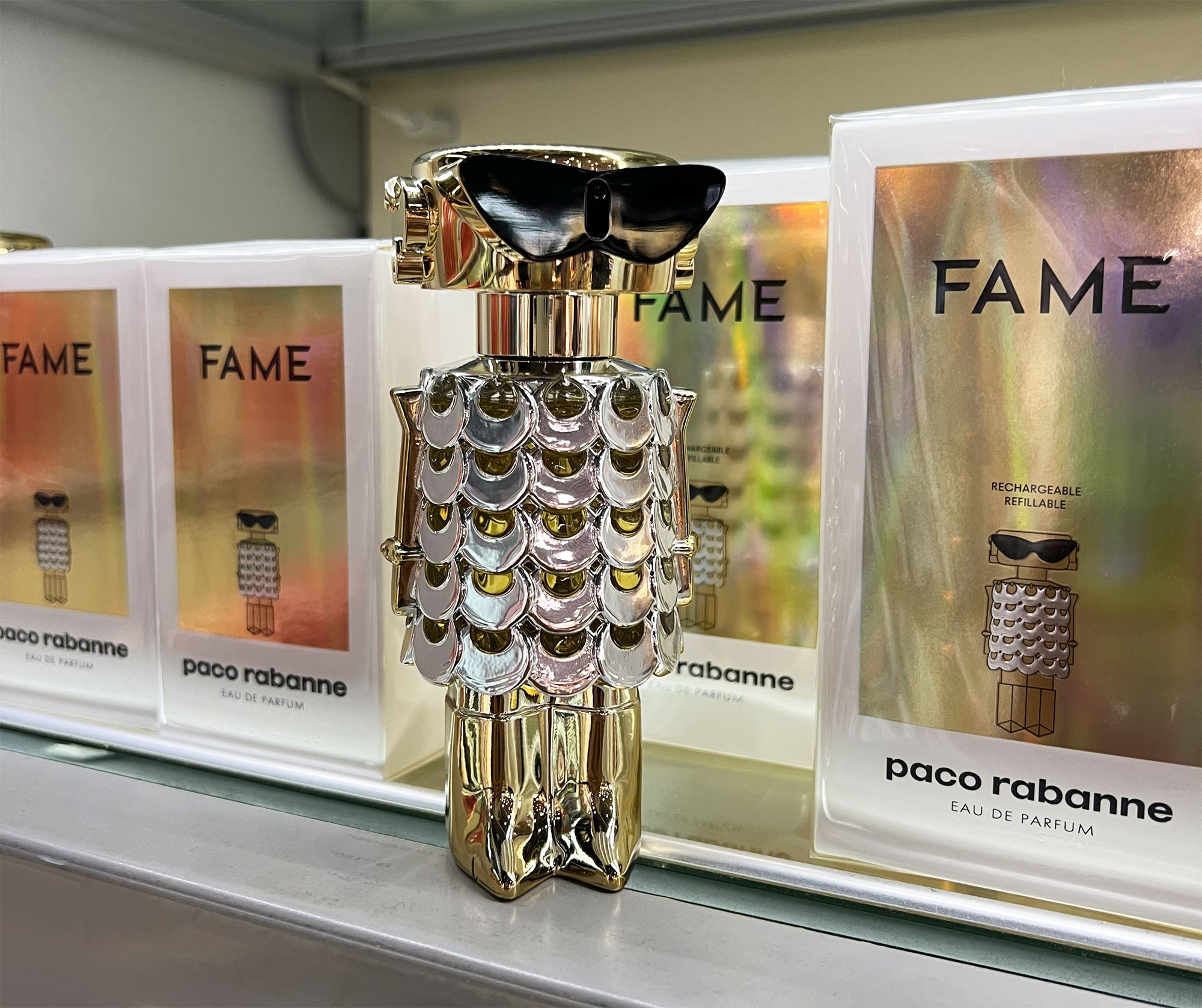 Paco Rabanne innove avec des flacons souples pour sa première collection de  parfums avec Julien Dossena - Premium Beauty News