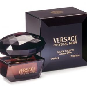 Opknappen Erfenis periode Crystal Noir Versace perfume - a fragrance for women 2004