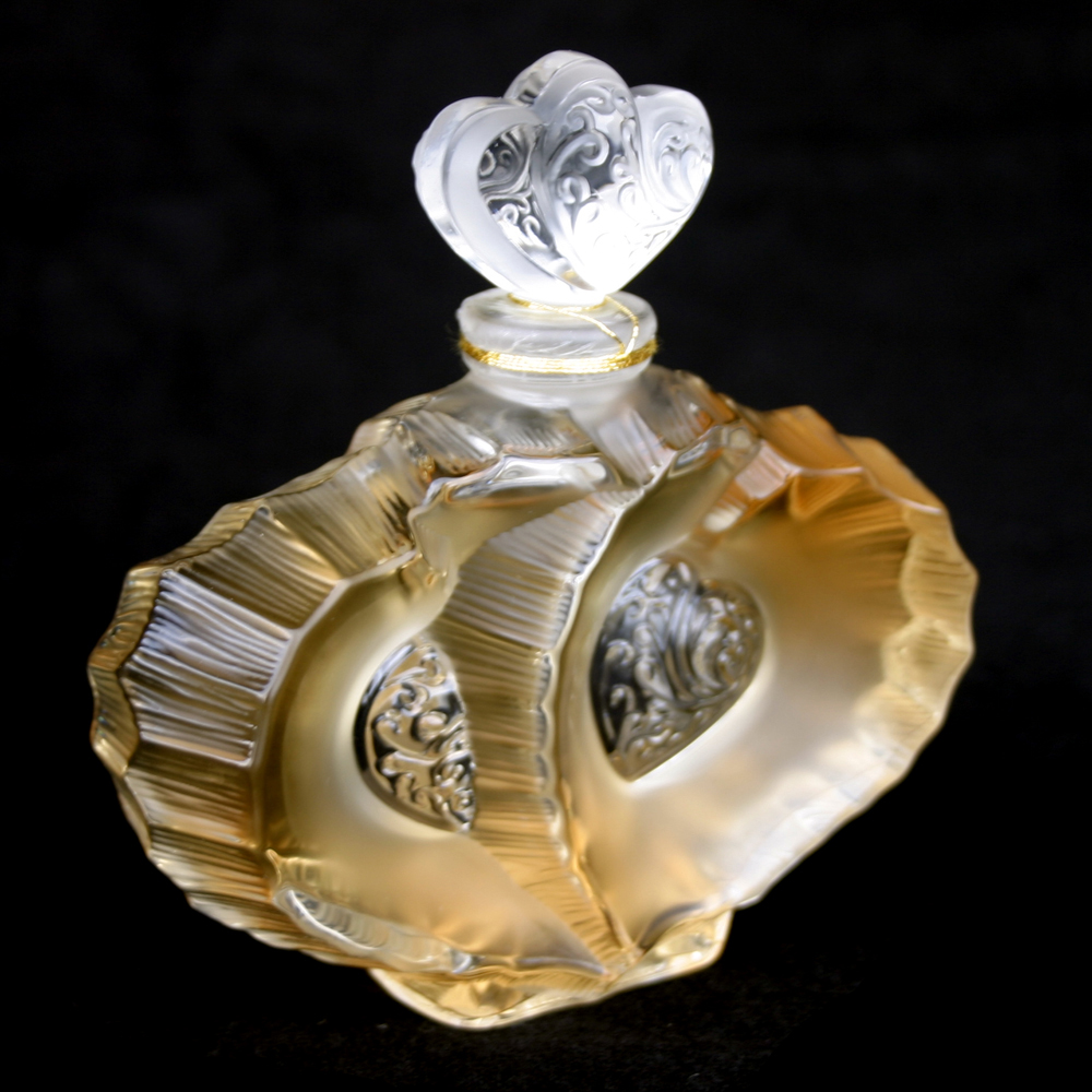 Lalique. Рене Лалик Парфюм. Рене Лалик флаконы для духов. Рене Лалик ароматы. Флаконы французских духов Лалик.