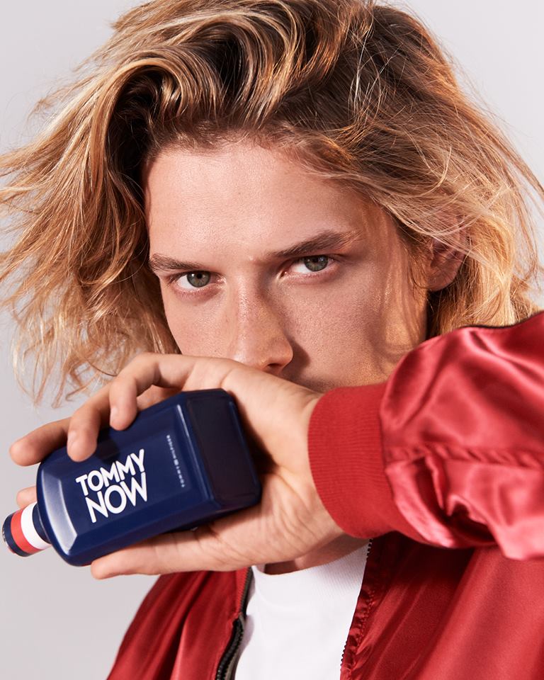 Tommy now аромат. Tommy Now. Томми Хилфигер духи. Tommy Now them. Biel juste Calduch.