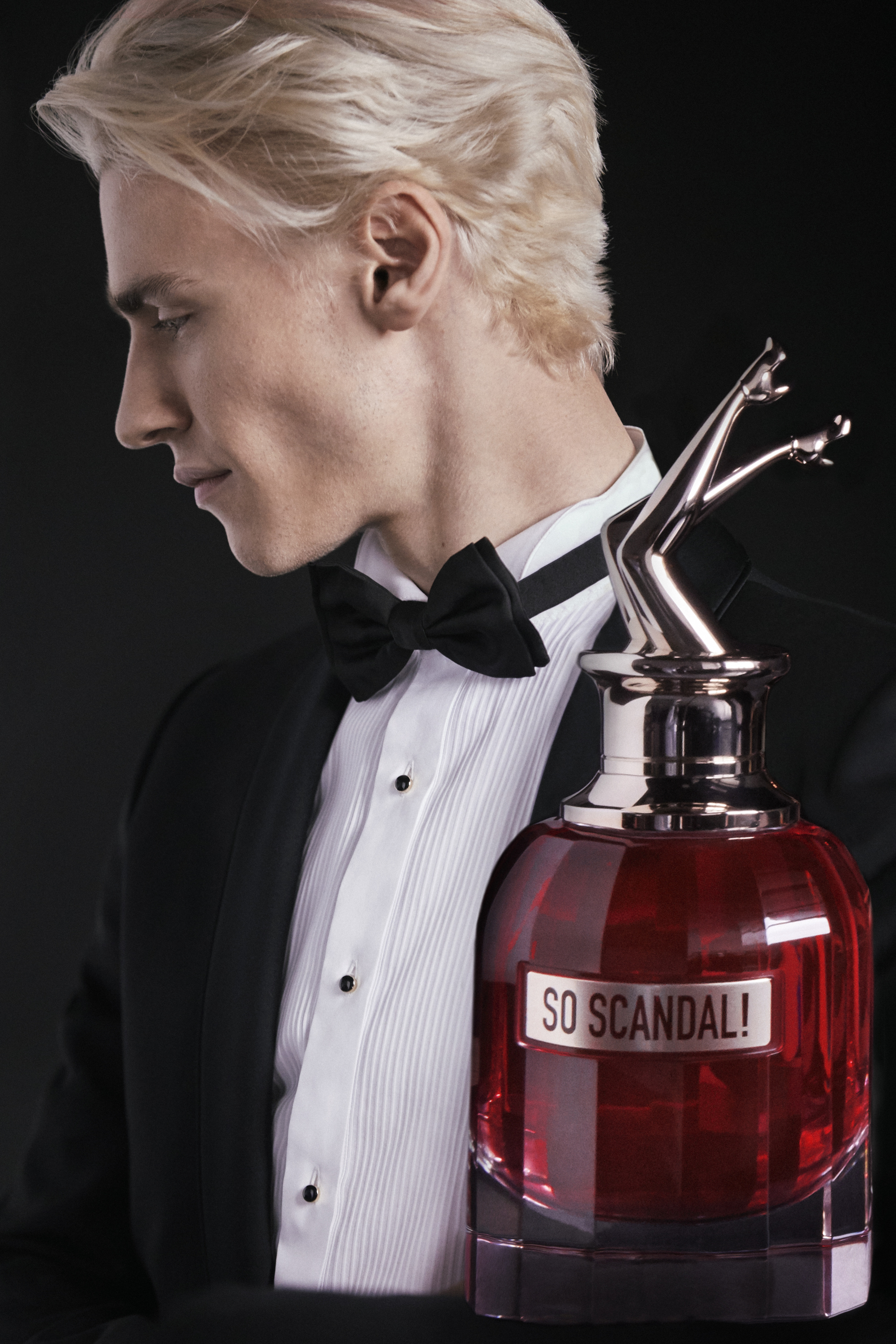 Gaultier scandal pour homme. Парфюм so scandal Jean Paul Gaultier. Jean Paul Gaultier scandal EDP 80ml reklama. Jean Paul Gaultier скандал. Scandal Jean Paul Gaultier мужские.