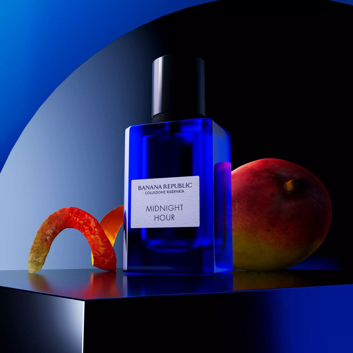 Velvet pomegranate banana. Banana Republic Midnight духи. Том Форд синий флакон. Банана Репаблик аромат кожа. Мужские духи collezione.