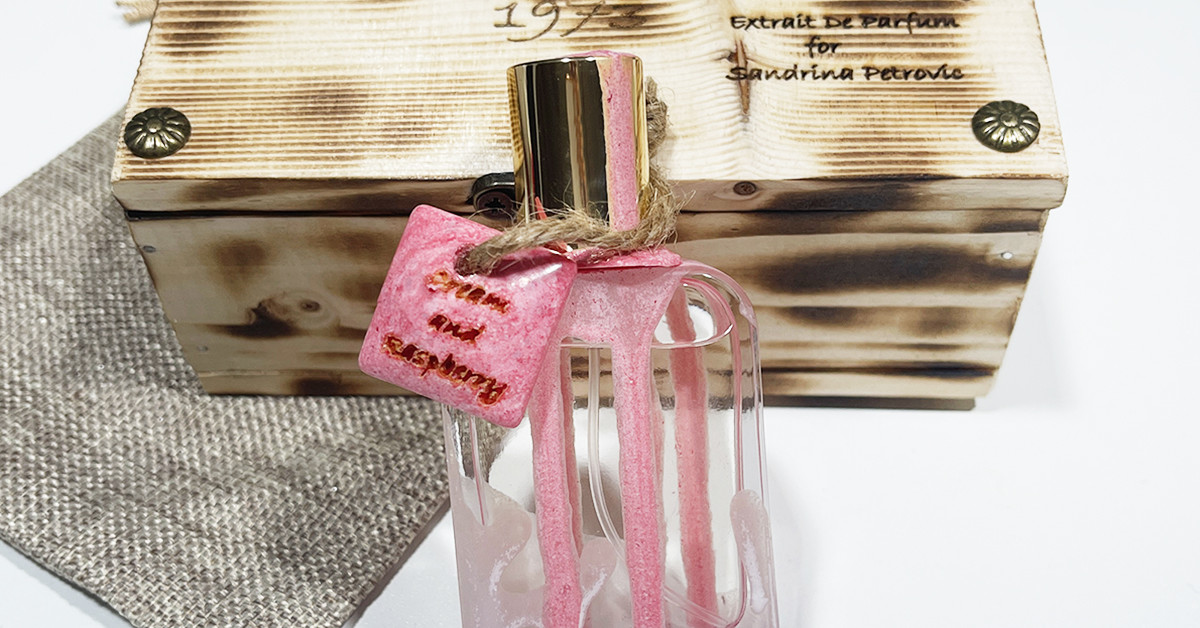 Cream and Raspberry Extrait de Parfum di 1973 Profumi di Nicchia