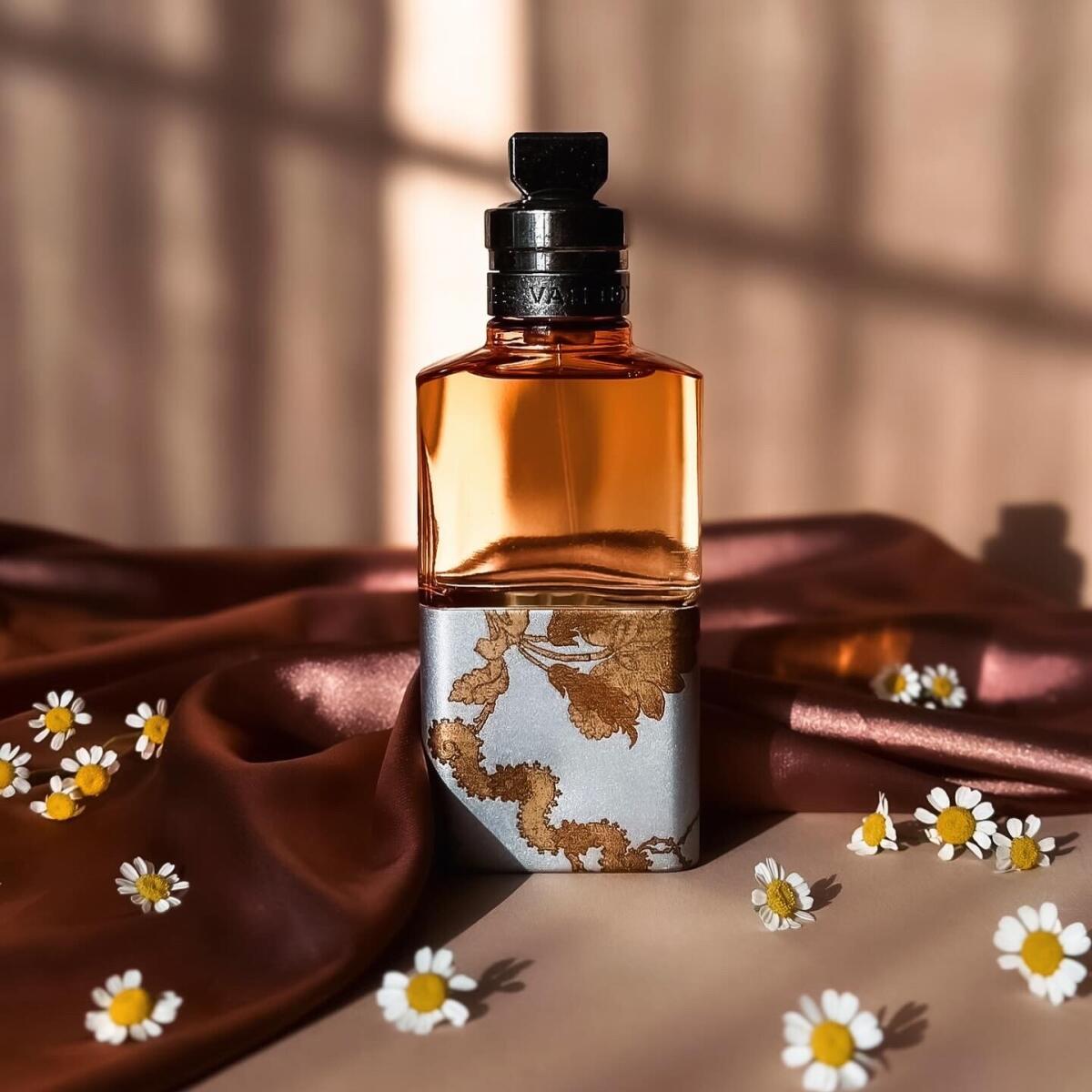 Camomille Satin Dries Van Noten fragancia una nuevo fragancia para Hombres y Mujeres 2024