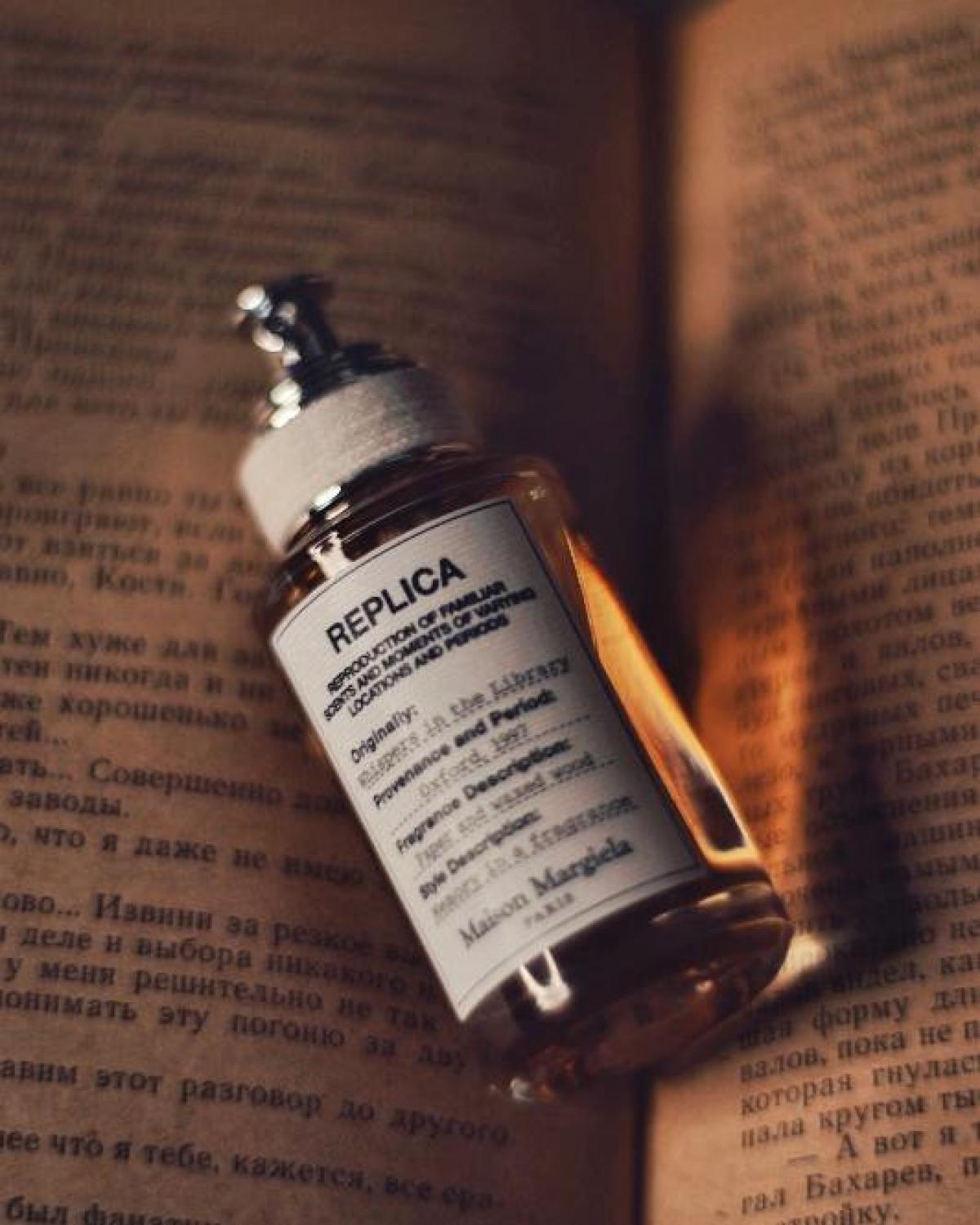 Whispers in the Library Maison Martin Margiela - una fragranza unisex 2019