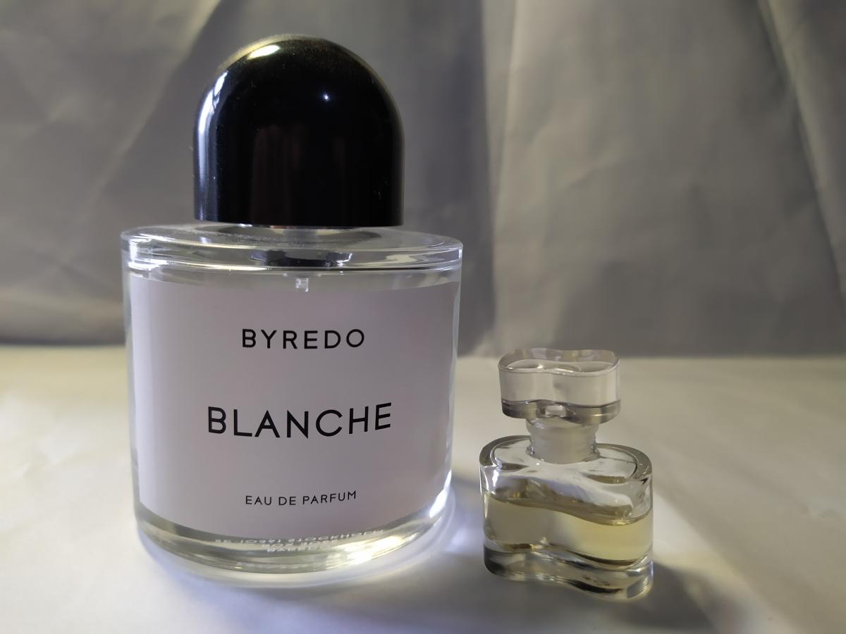 Бланш духи буредо. Духи Byredo Blanche. Байредо Бланш. Blanche от Byredo. Бланш Байредо Фрагрантика.