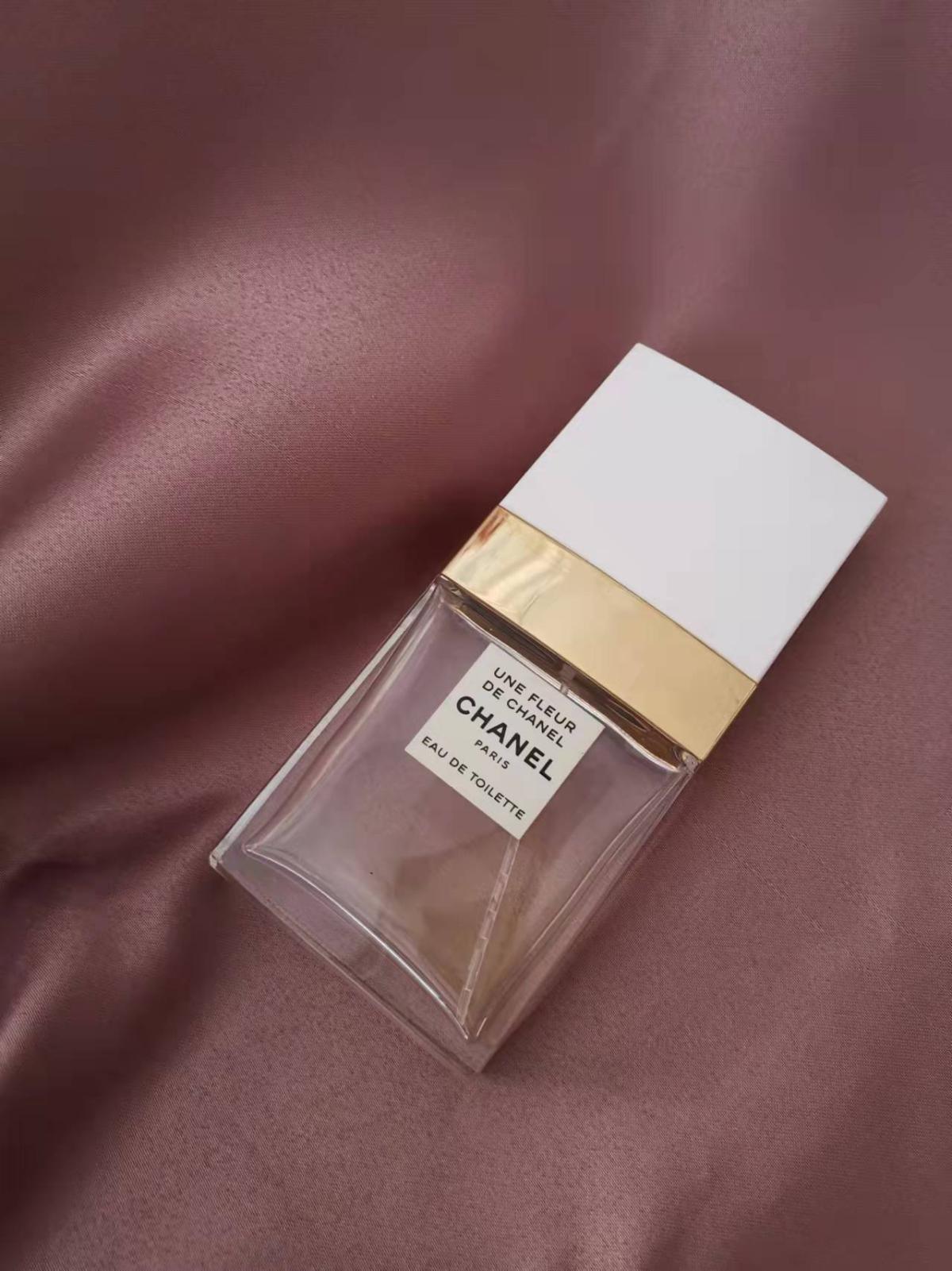 Une Fleur de Chanel Chanel عطر - a fragrance للنساء 1998