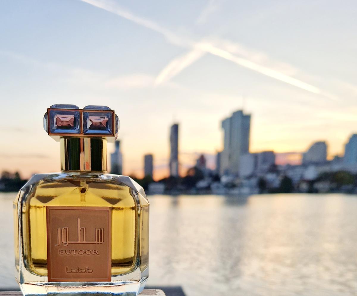Sutoor Lattafa Perfumes 香水 - 一款 2022年 新的 女用 香水