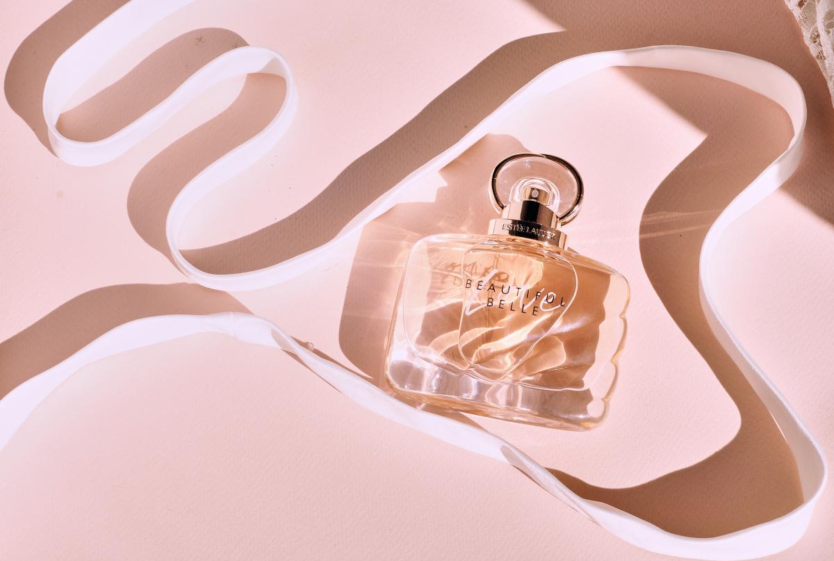 Beautiful belle love. Beautiful Belle Estée Lauder. Estee Lauder Parfum beautiful Belle. Эсте лаудер духи Бель. Estee Lauder beautiful Belle Love Eau de Parfum.