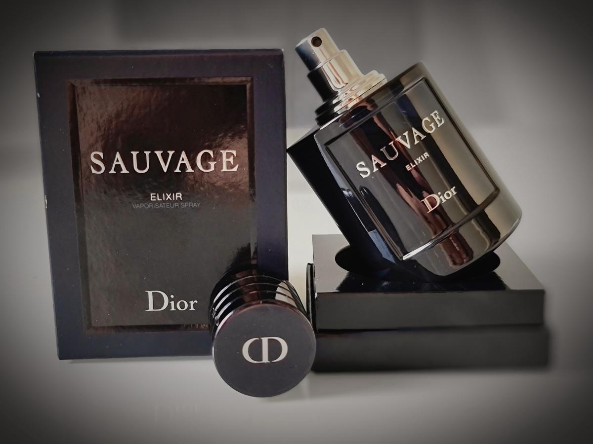 Диор эликсир мужской. Dior sauvage Elixir. Christian Dior sauvage Elixir. Elixir Dior sauvage аромат. Sauvage Elixir разница.