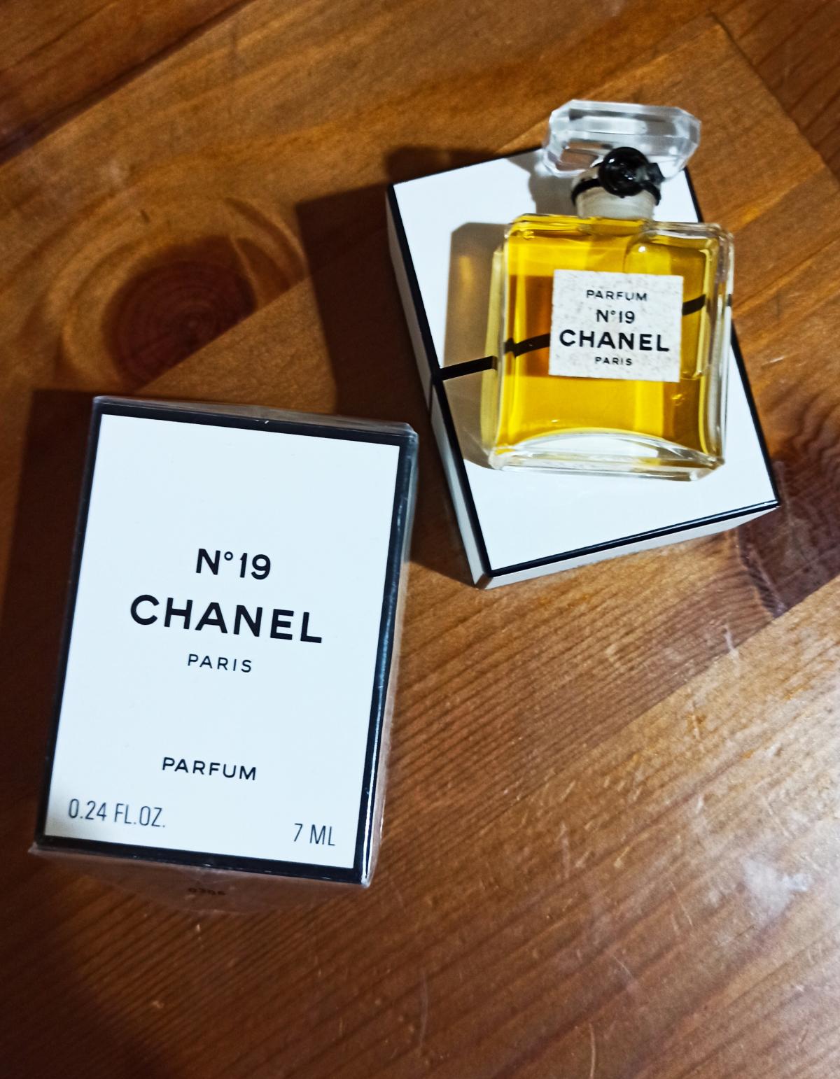 Chanel 19. Chanel № 19 Parfum. Chanel 5 35ml. Парфюм Шанель 19 пудре.