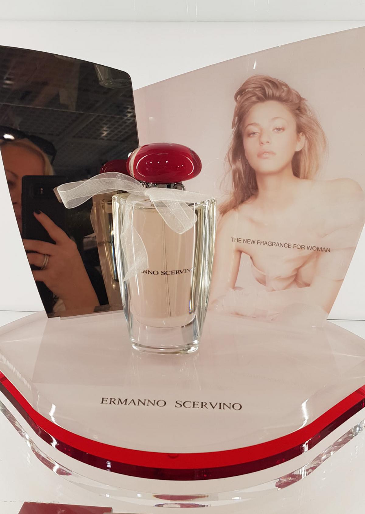 Ermanno scervino parfum. Ermanno Scervino Парфюм. Ermanno Scervino туалетная вода. Ermanno Scervino Парфюм Tuscan emotion. Аромат Ermanno Scervino Tuscan emotion.