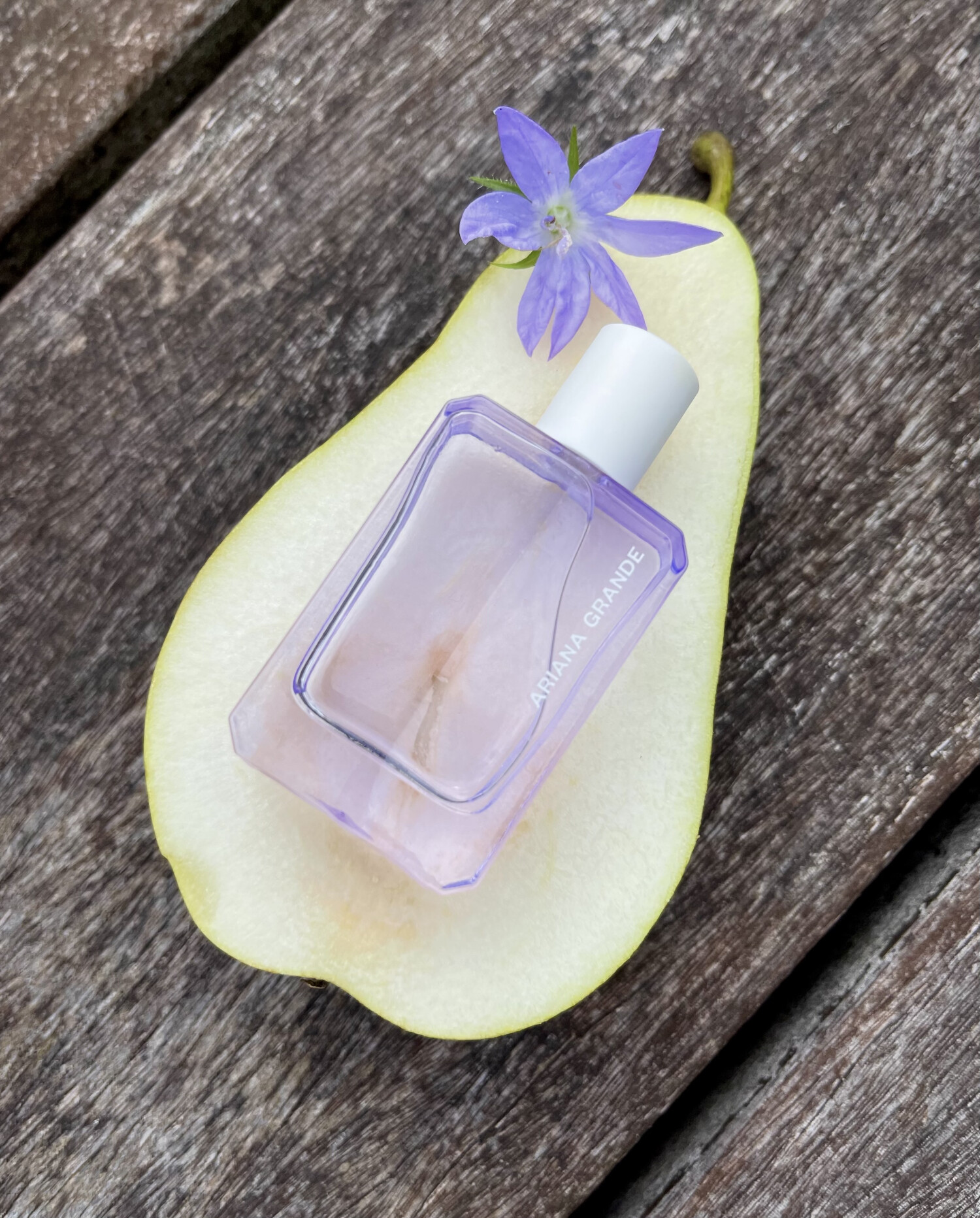 god is a woman parfum