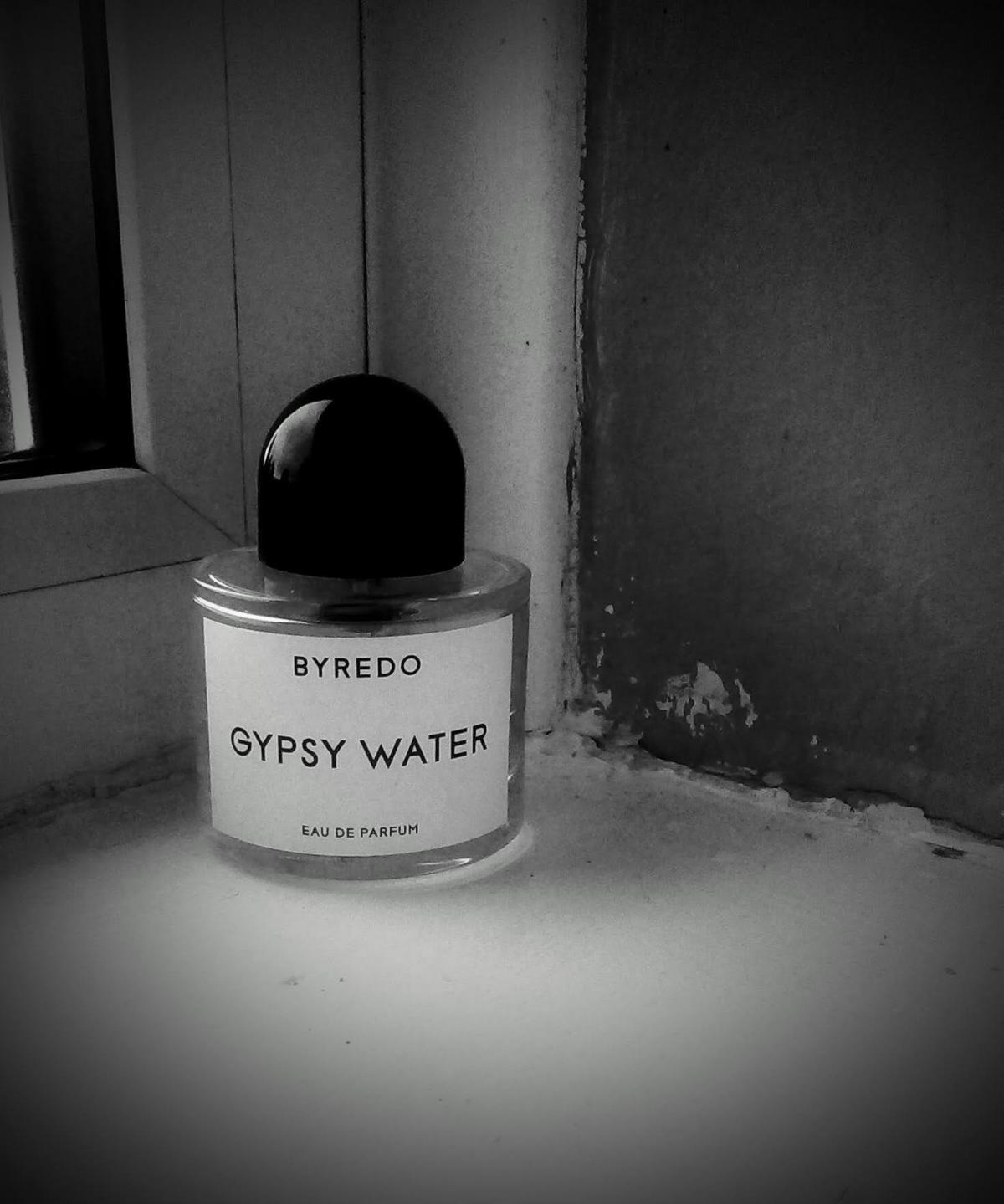 Байредо джипси ватер. Духи Byredo Gypsy Water. Byredo Gypsy Water Eau de Parfum. Gypsy Water Byredo женские. Парфюм Байредо цыганская вода.