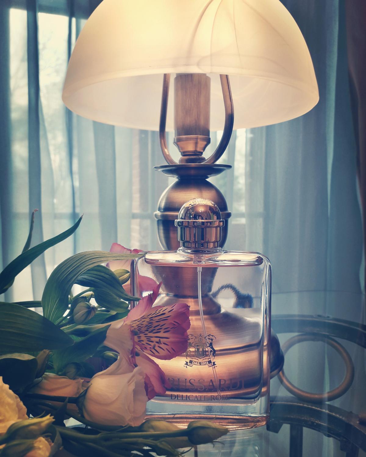 Trussardi Delicate Rose Trussardi Parfum - ein es Parfum für Frauen 2012