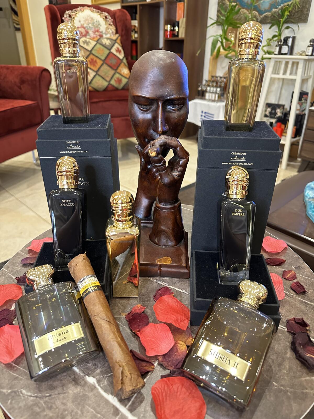 Oud Empire Amado fragancia una nuevo fragancia para Hombres y Mujeres 2023