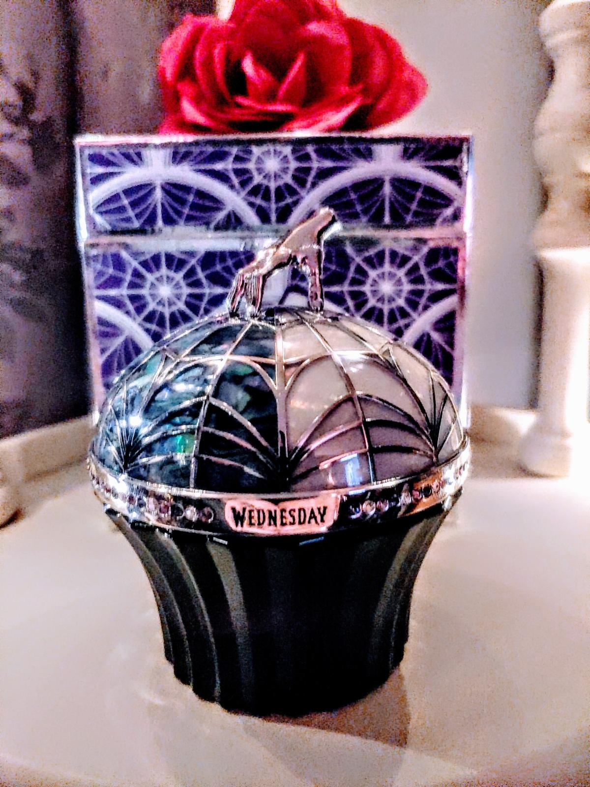 Wednesday House Of Sillage аромат — новый аромат для мужчин и женщин 2023