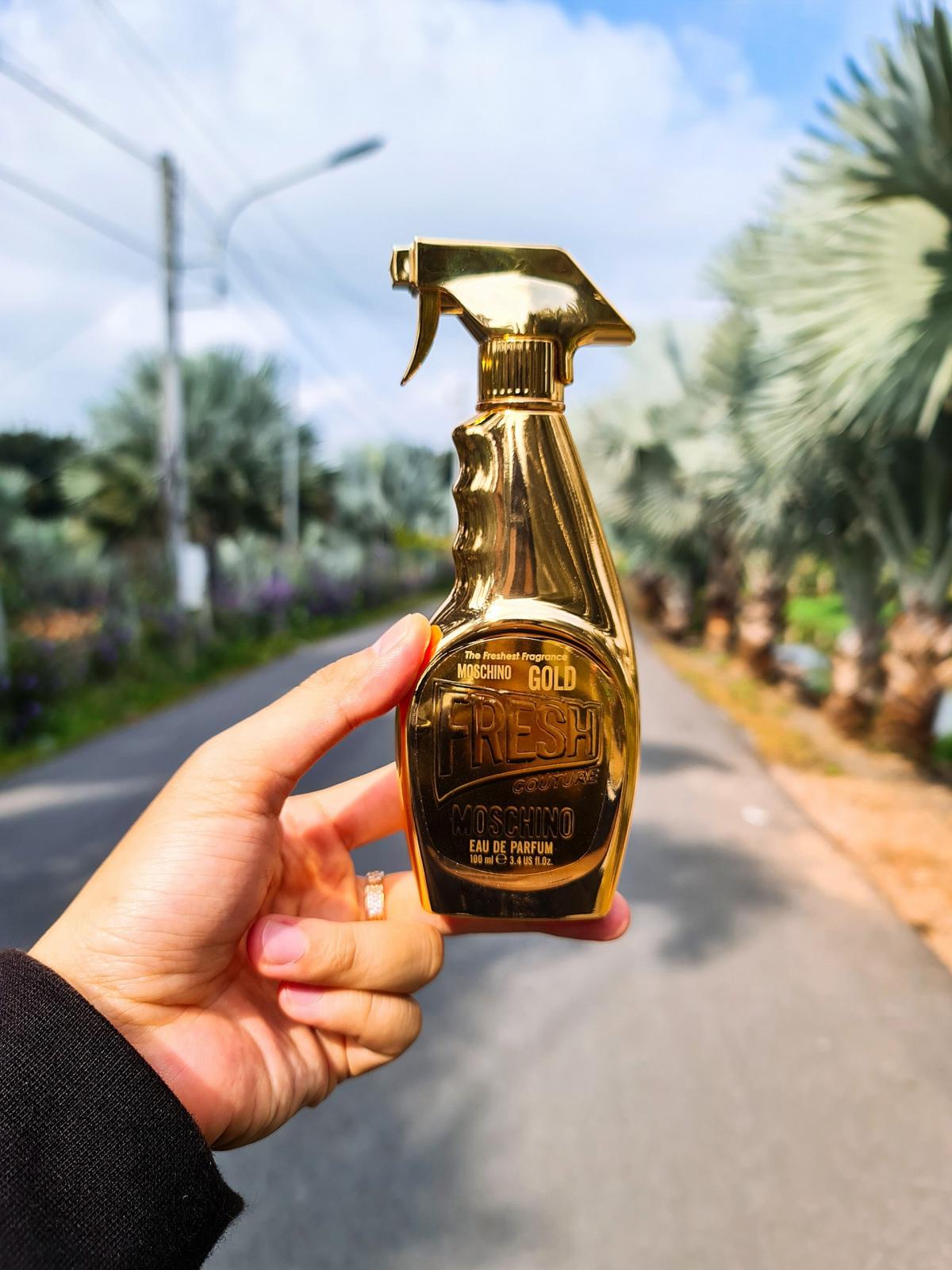 Золотой фреш. Moschino fresh gold 100 мл. Духи москино фреш голд. Moschino fresh gold 100 мл. Москино голд фреш фото.