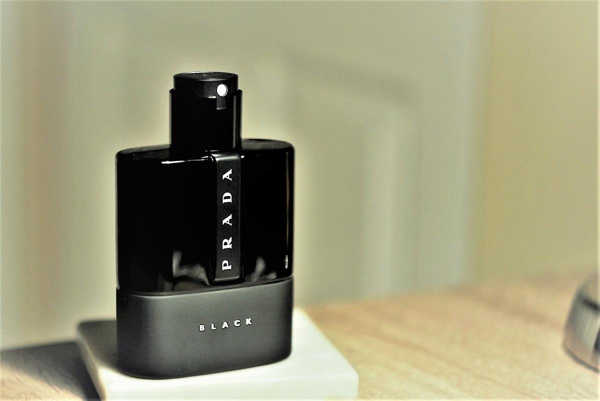 prada black luna rossa perfume