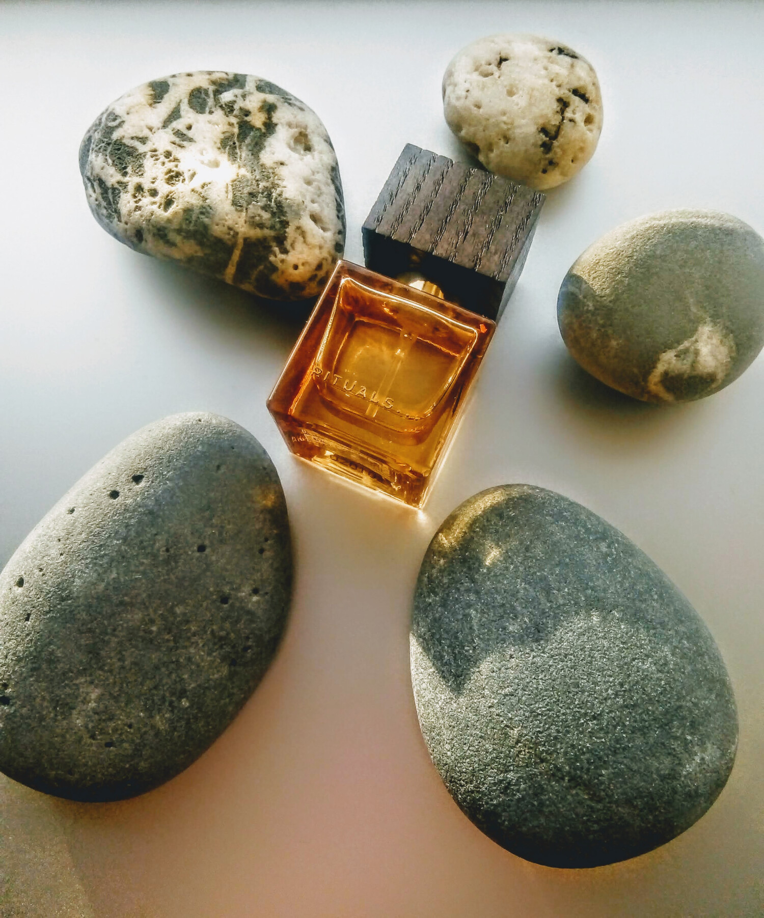 L'Essence Rituals parfum - un parfum pour homme et femme 2019