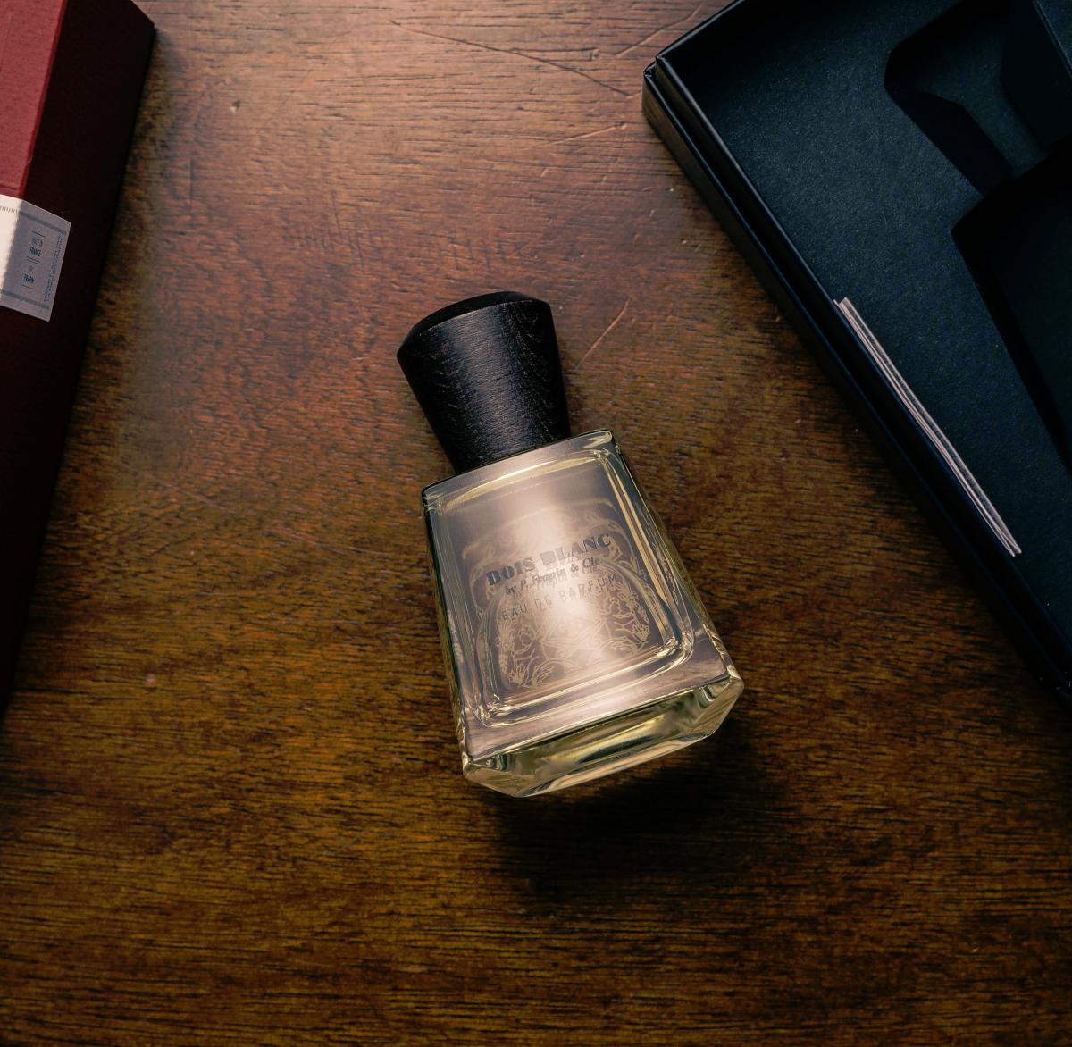 Frapin bois blanc. Frapin l'humaniste. Frapin bois blanc. Frapin bois blanc шрифт. Frapin paradis perdu.