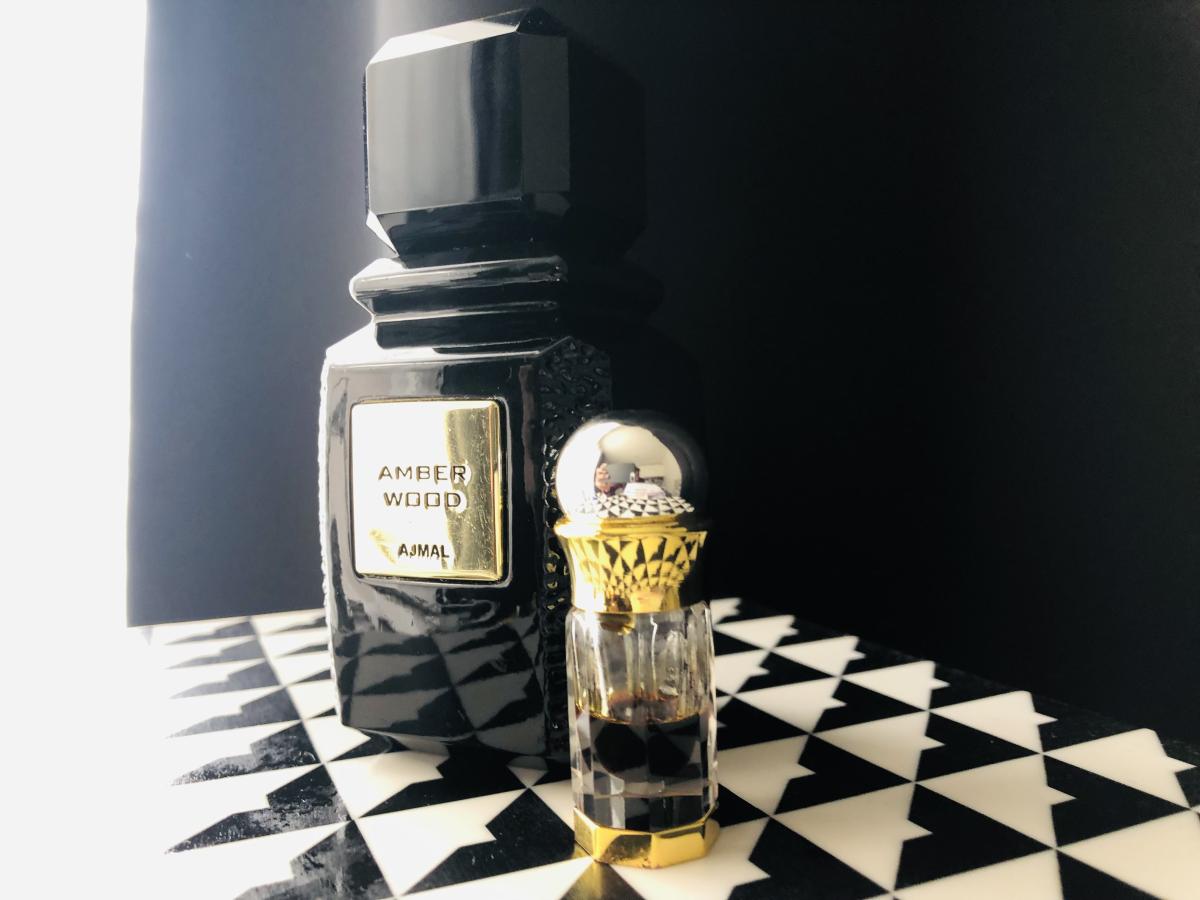 Amber Wood Ajmal - una fragranza unisex 2014