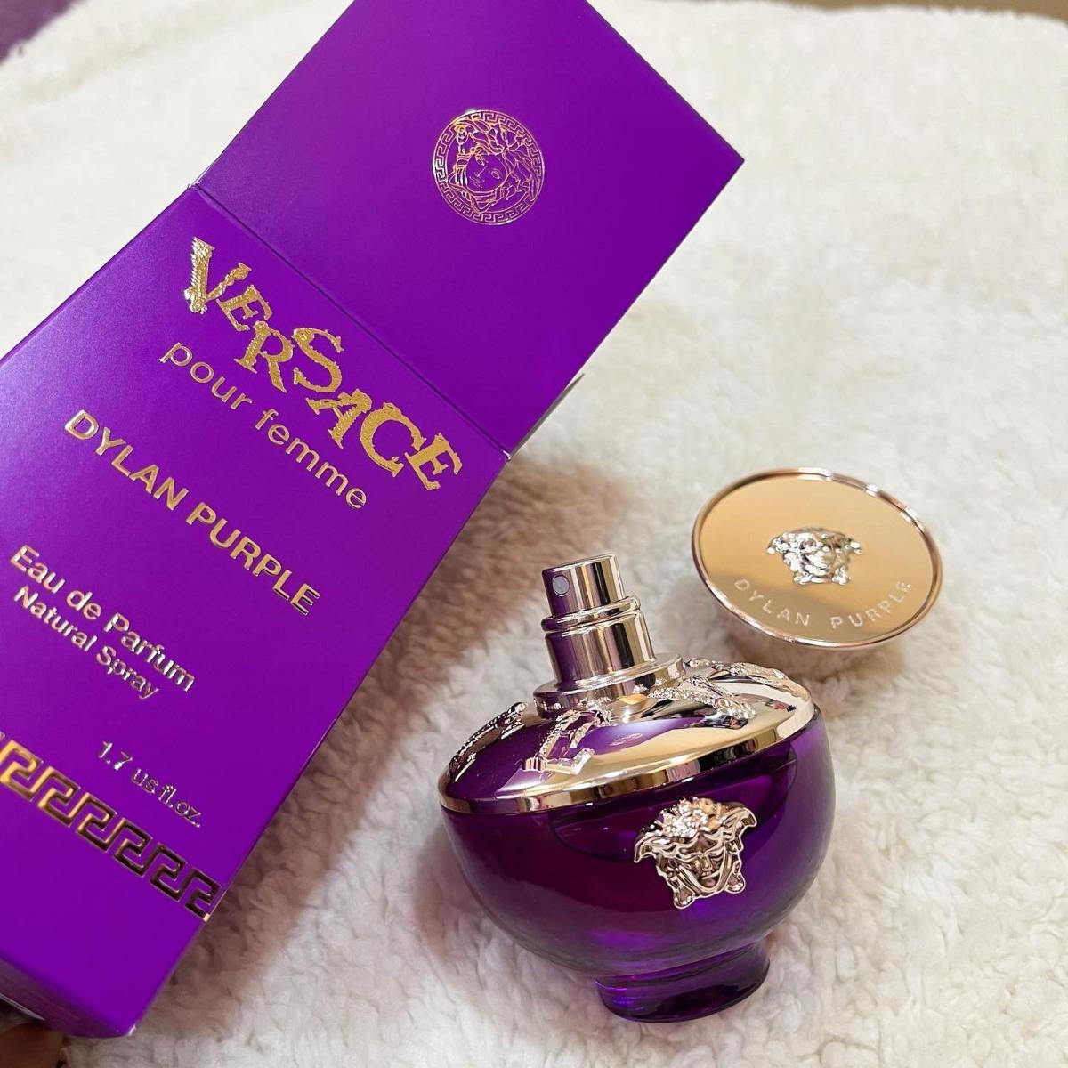 Версаче дилан перпл. Versace pour femme Dylan Purple. Versace Dylan Purple. Versace Dylan Purple pour. Духи Версаче женские фиолетовые.