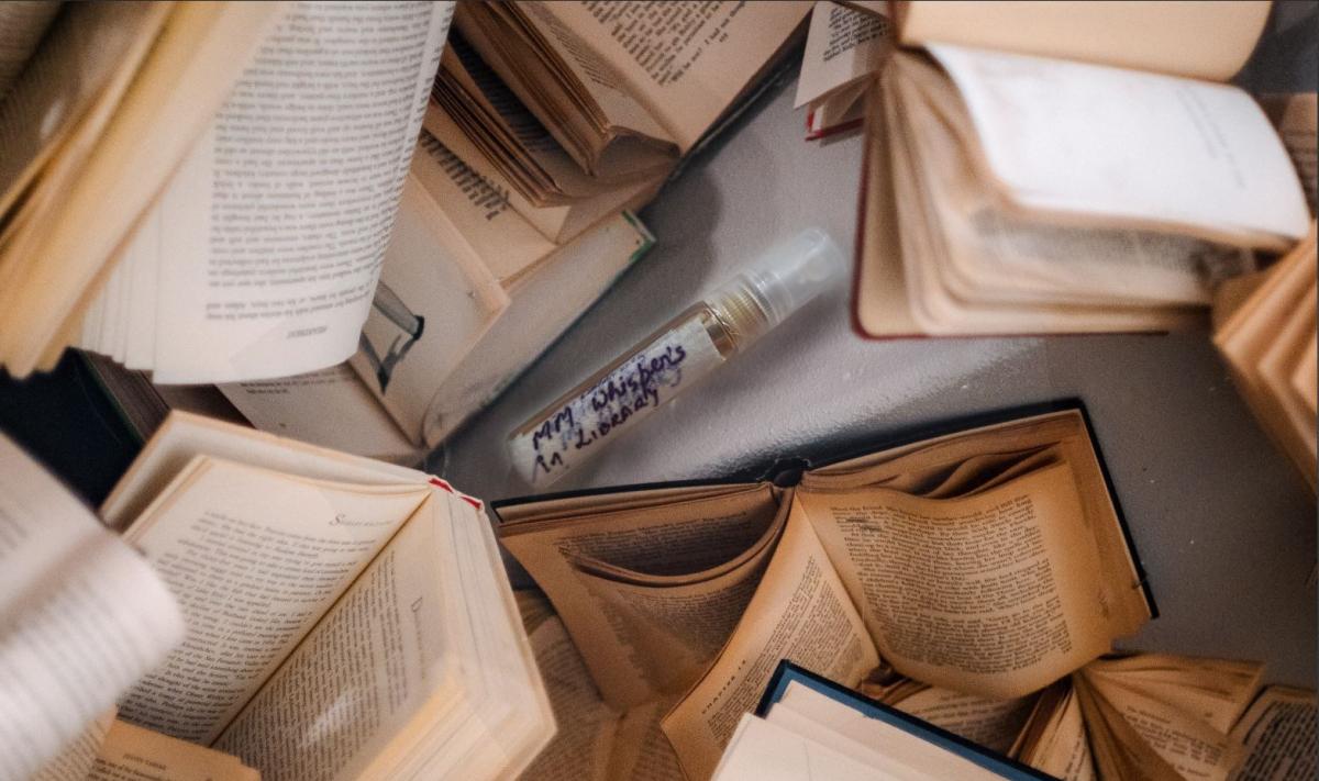 Whispers in the Library Maison Martin Margiela άρωμα - ένα άρωμα για ...